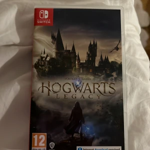 Hogwarts legacy. Nintendo Switch. - Hogwarts legacy till Nintendo Switch. Säljer för att jag köpte samma till mitt Playstation istället och därför inte spelar det på Nintendo Switch. Köpt på CDON.