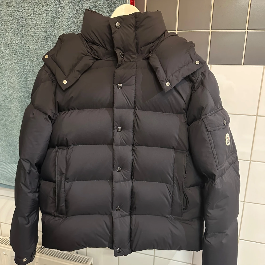 Svart dunjacka från Moncler