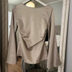Topp  - Jättefin oanvänd topp som jag har i både S och M,har valt att sälja båda två denna är i storlek M. 
