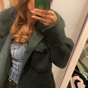 Meotine kappa - Säljer min jätte fina kappa från Meotine🥰använd men i väldigt bra skick ändå💓storlek xs/s. Originalpris 3000🥰