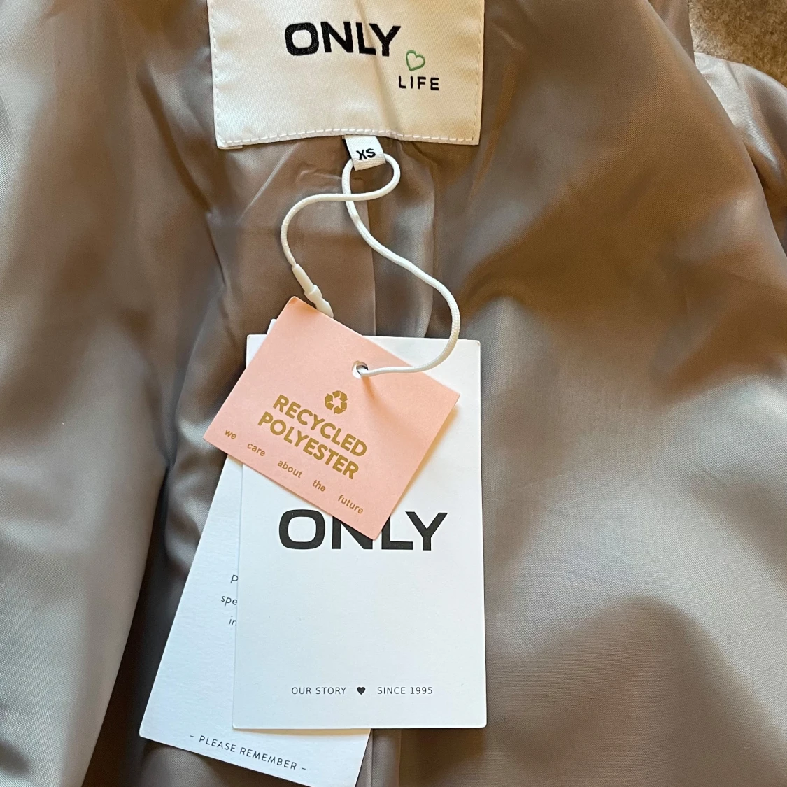 Beige kappa från ONLY - 92