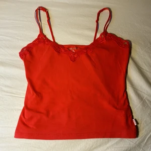 Rött spetslinne - Fint skick❤️ sitter som en m❣️