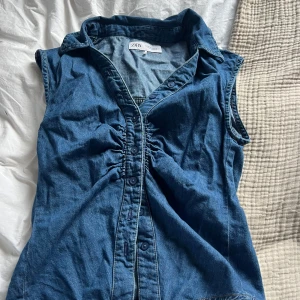 Jeans topp  - Snygg jeans topp från Zara bara använd typ två gånger