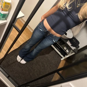 Lågmidajde jeans - Snygga lågmidajde jeans men tyvärr lite för tajta för mig