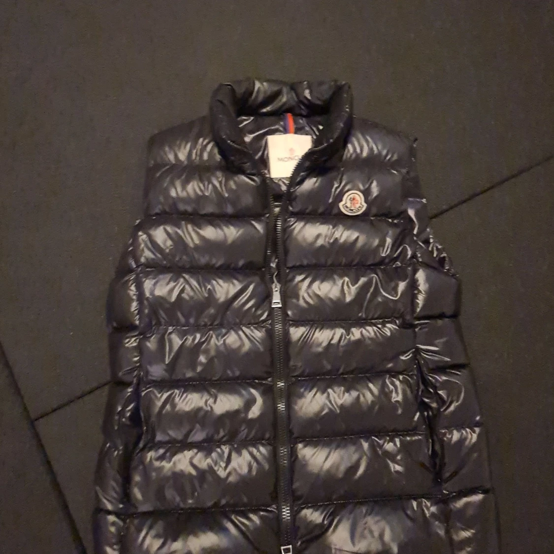 Svart dunväst från Moncler
