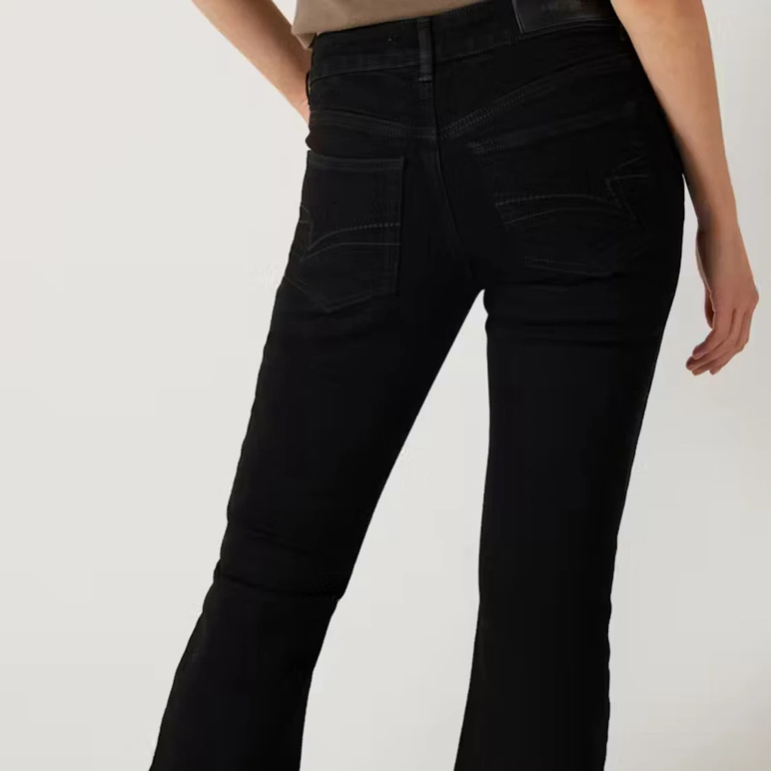 Svarta bootcut jeans