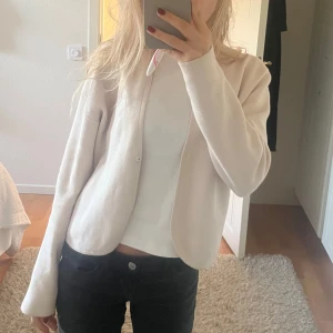 Beige kofta från Filippa k -  beige kofta från Filippa k. Superfint skick!