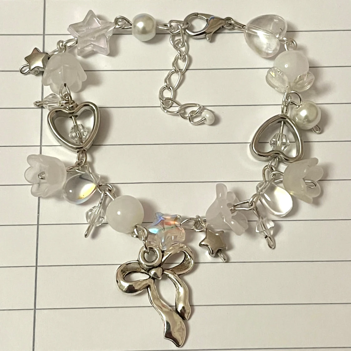 Vit armband, Handgjort