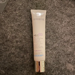 La Roche Posay Mela B3 - La Roche Posay Mela B3 ansiktskräm. Dessvärre för stark för mig. 