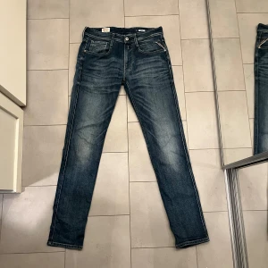 Blå Replay Anbass W31 L34 - Snygga blå Replay Anbass