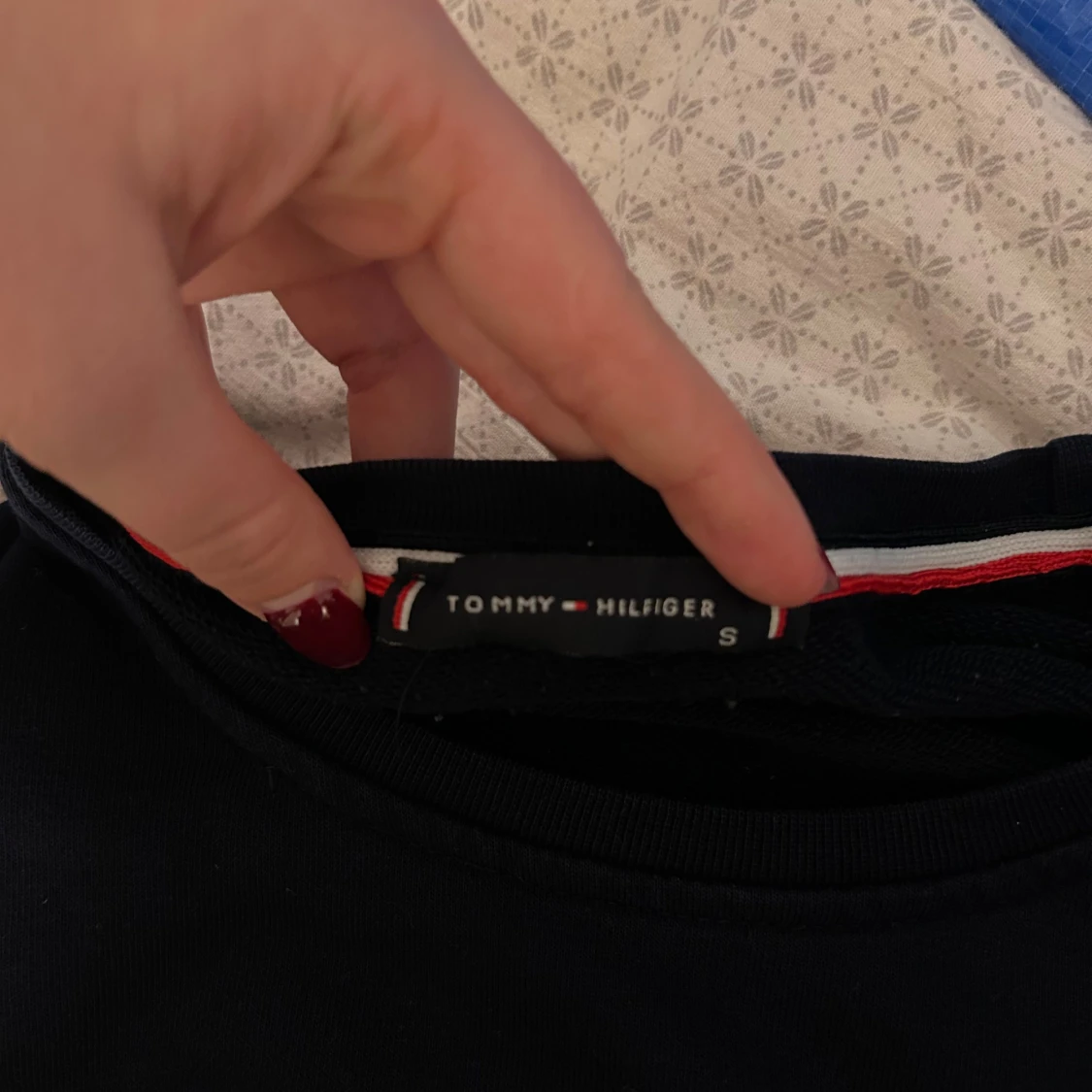 Marinblå tröja från Tommy Hilfiger - 92