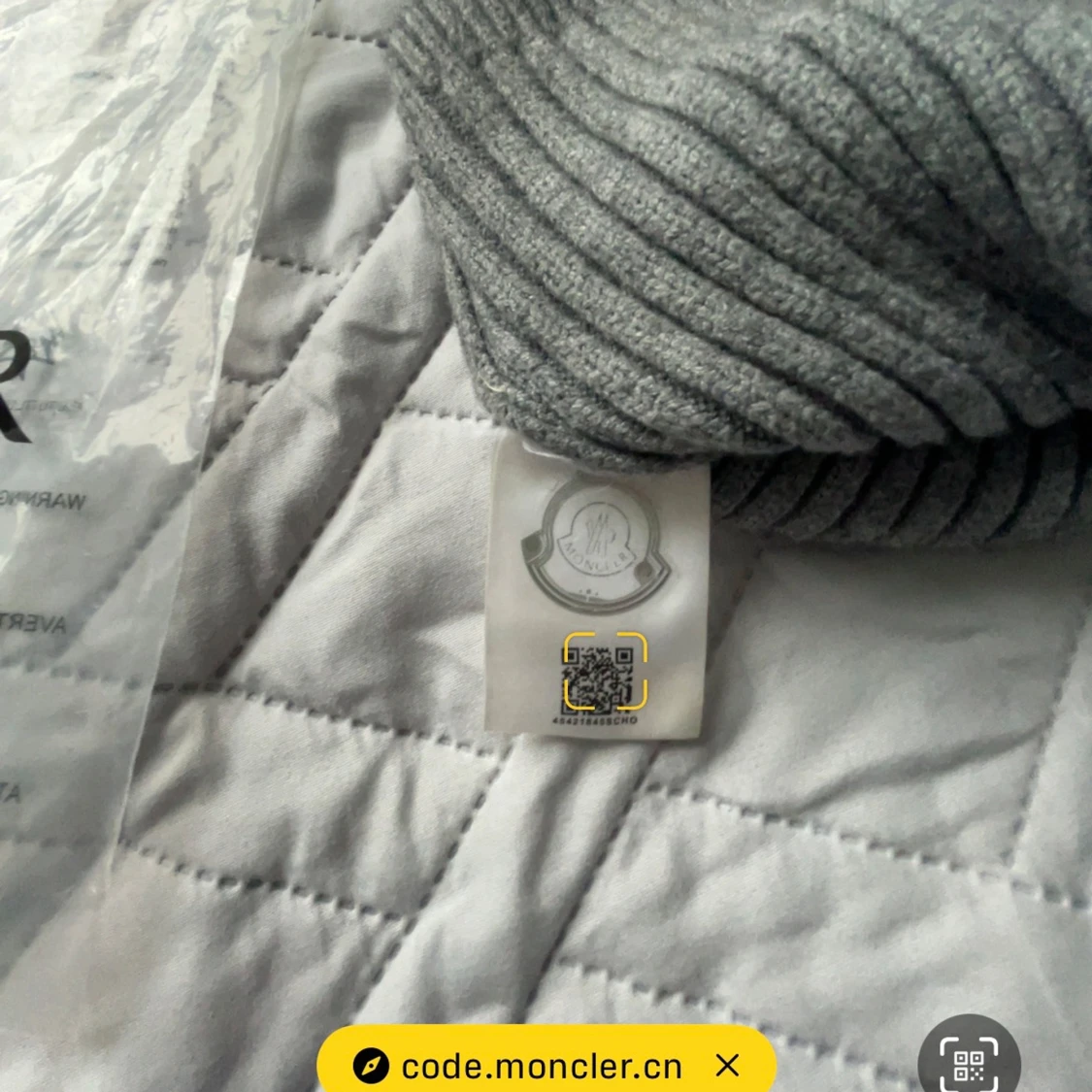 Grå ribbad mössa från Moncler - 91