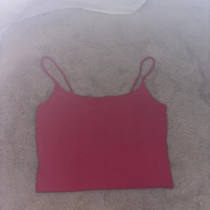 Rosa linne - Bra skick. Blev konstigt ljus kolla sista bild för att se rätt färg!