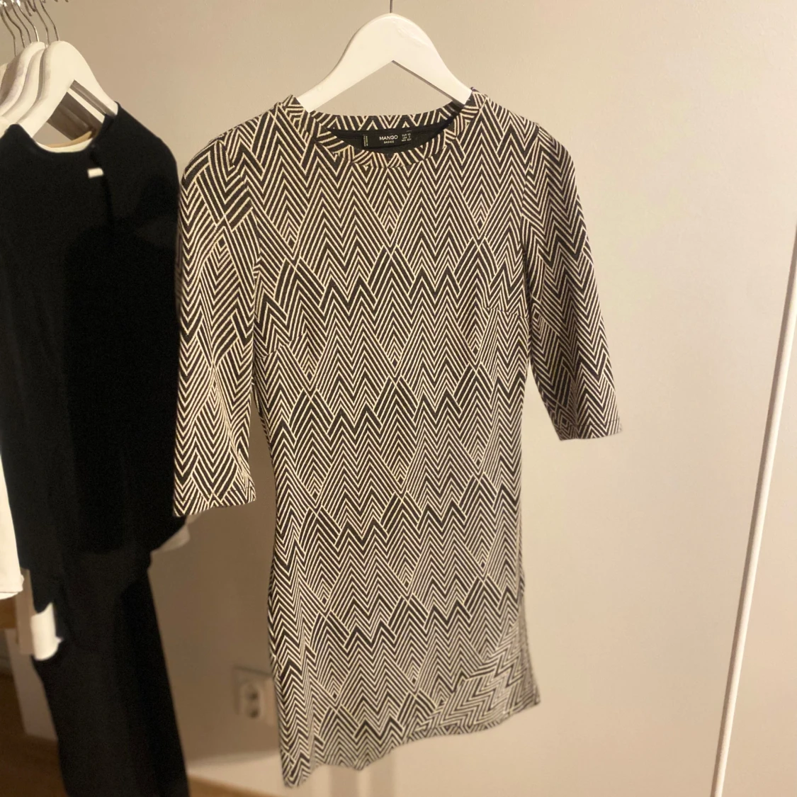 Mönstrad klänning från Mango