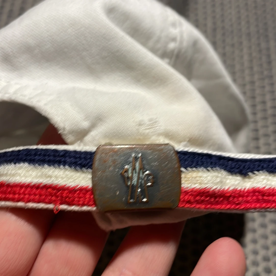 Vit keps från Moncler,barn keps,för smalt huvud. - 91