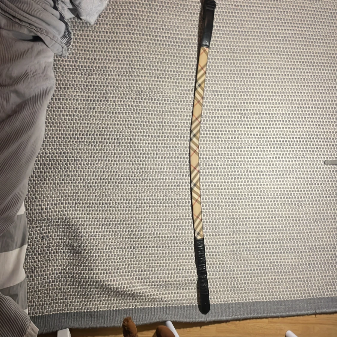 Svart och beige bälte från Burberry - 92