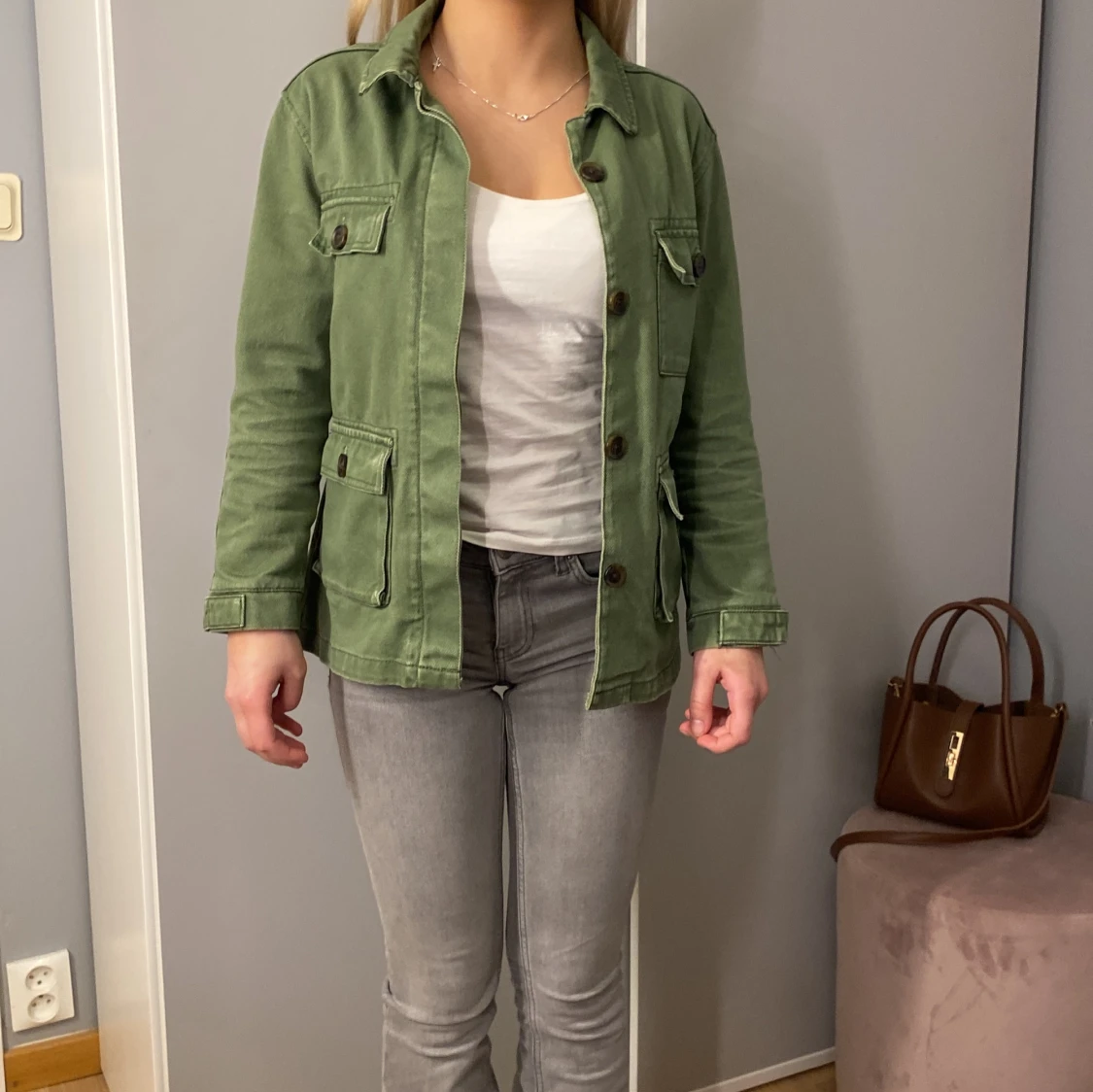 Grön jeans jacka med knappar