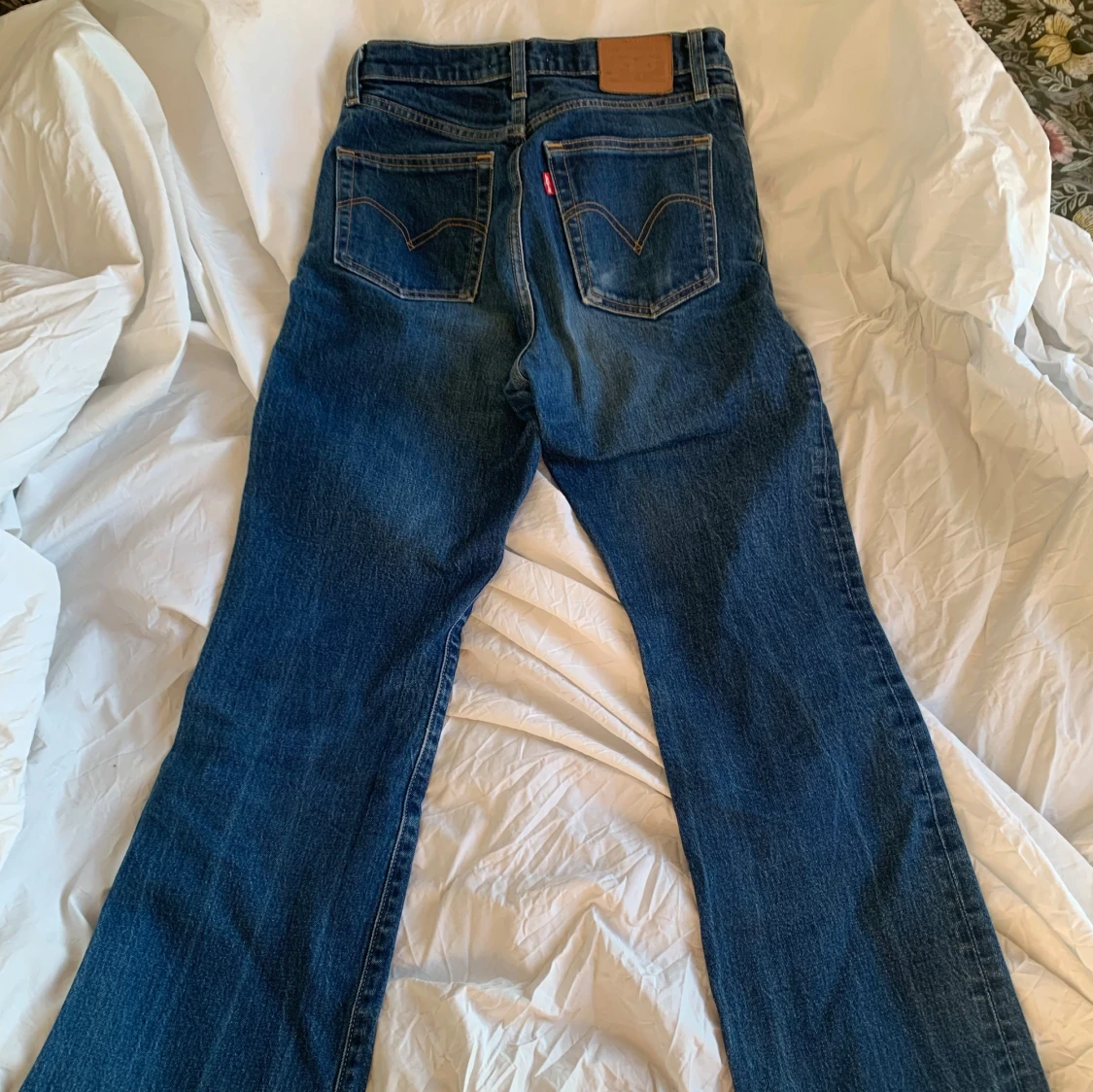 Mörkblå Bootcut Levis Jeans  - 2