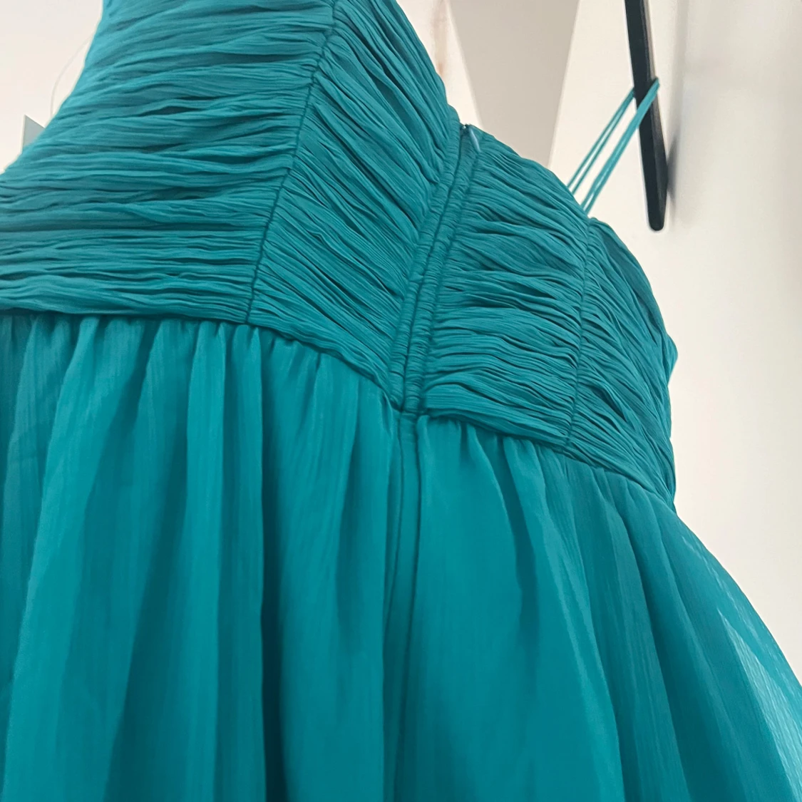 Turkos långklänning från Gina Tricot - 2