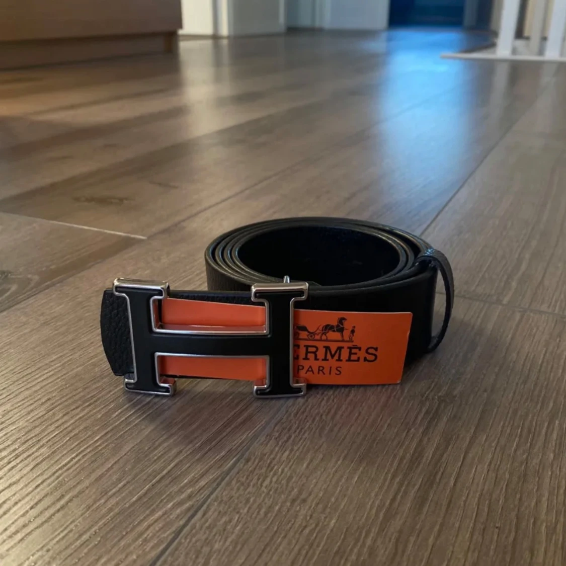 Svart skärp med H-spänne - 1