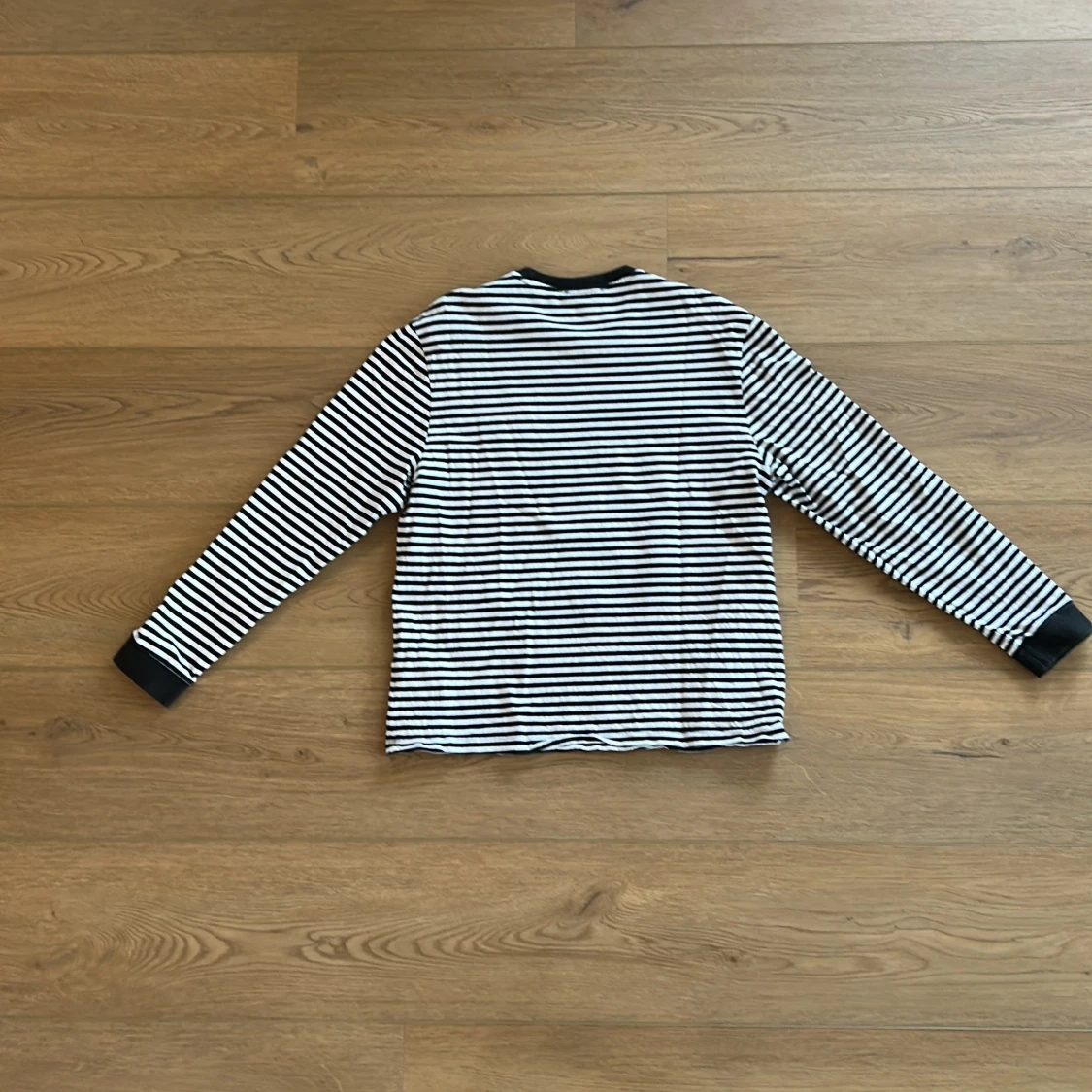 Randig långärmad tröja med logga - 1