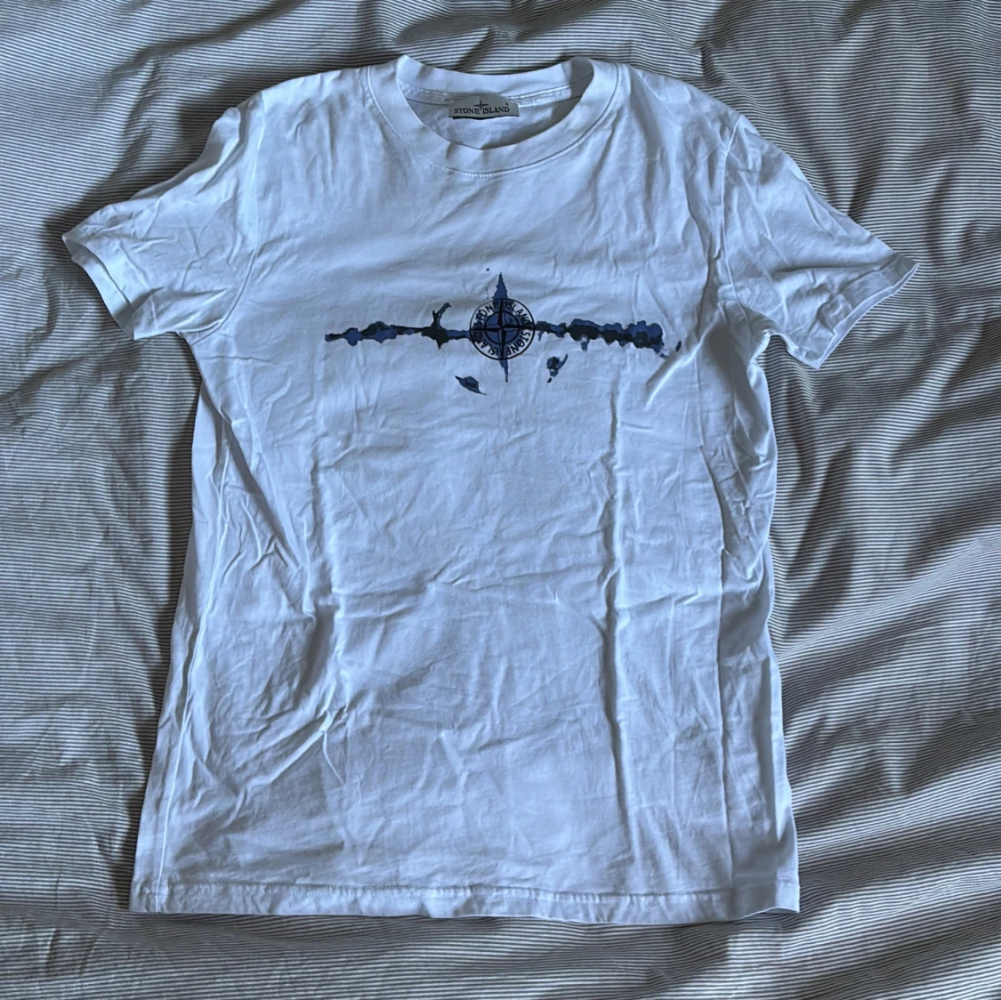 Vit t-shirt från Stone Island