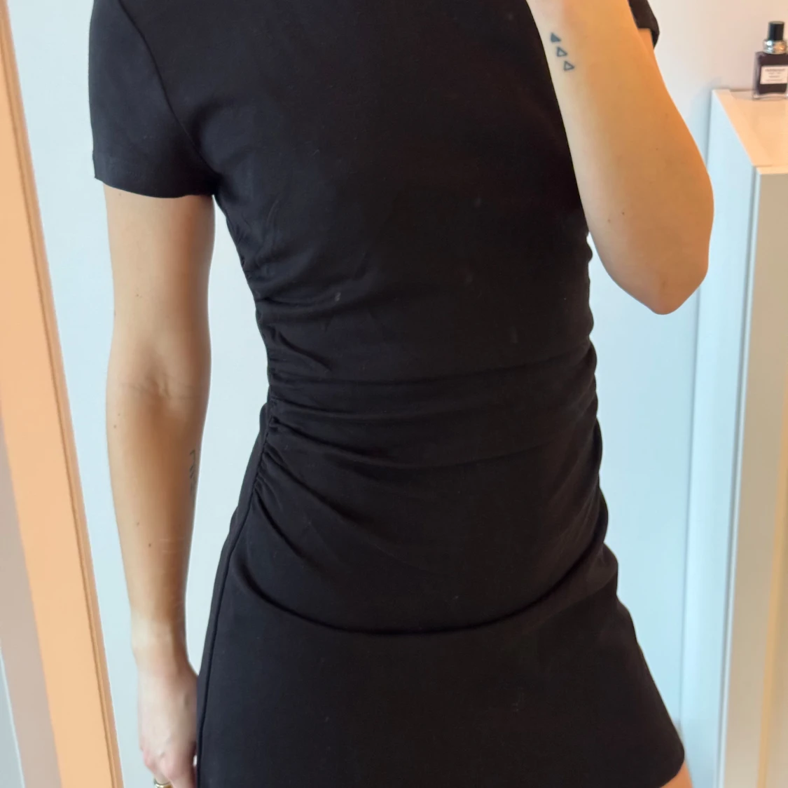 Svart kortklänning från Whitefox  - 1