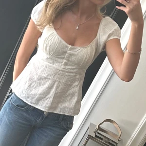 Vit babydoll topp  - But babydoll topp från nelly