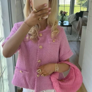 Kofta  - Tweed kofta. Aldrig använd bara testad💕nypris 600kr