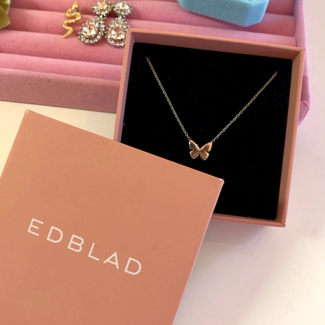 Papillon halsband med fjäril från Edblad - 1