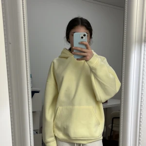 Mysig oversize hoodie - Jättefin och skön hoodie. Bara använd en gång.