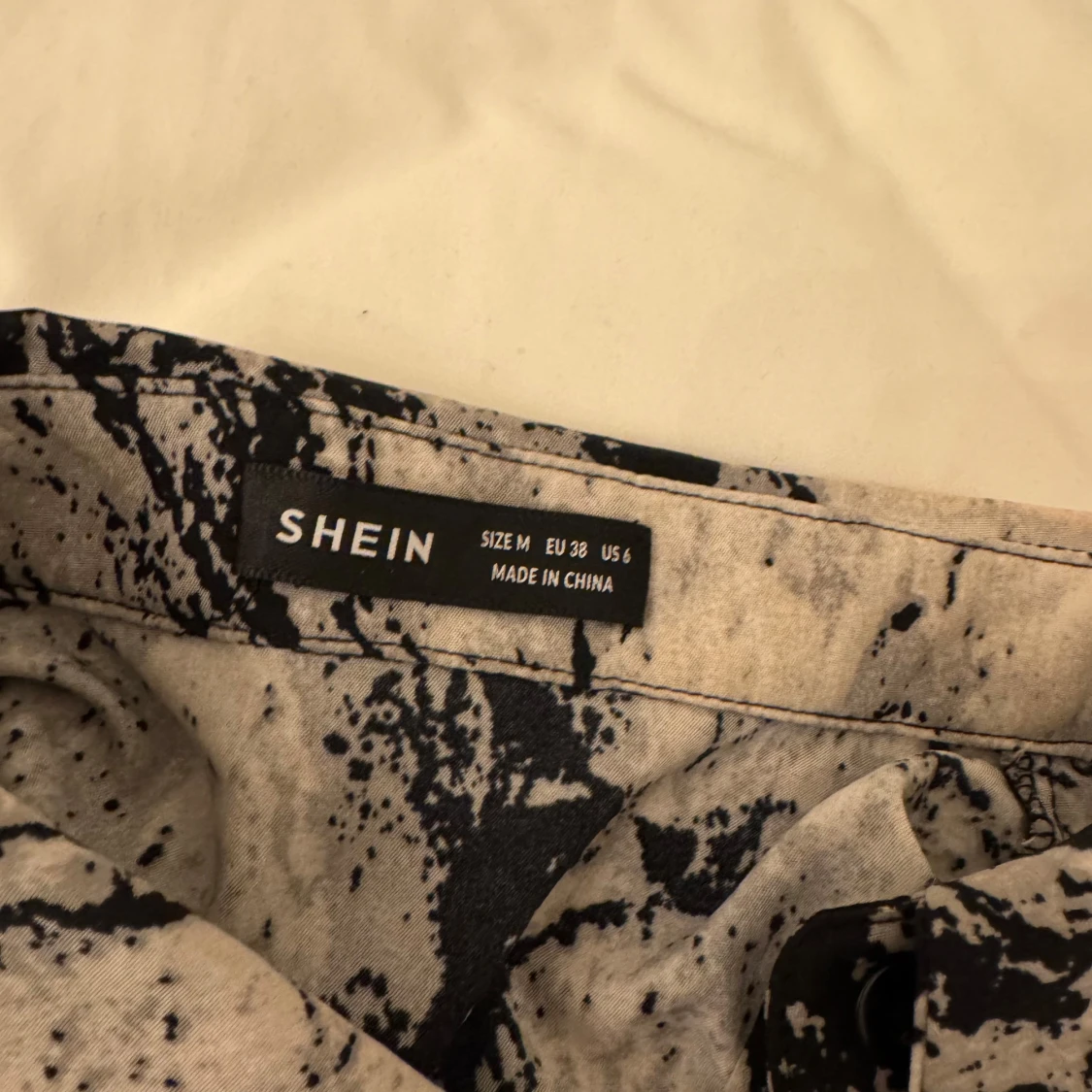 Mönstrad skjorta från Shein - 1