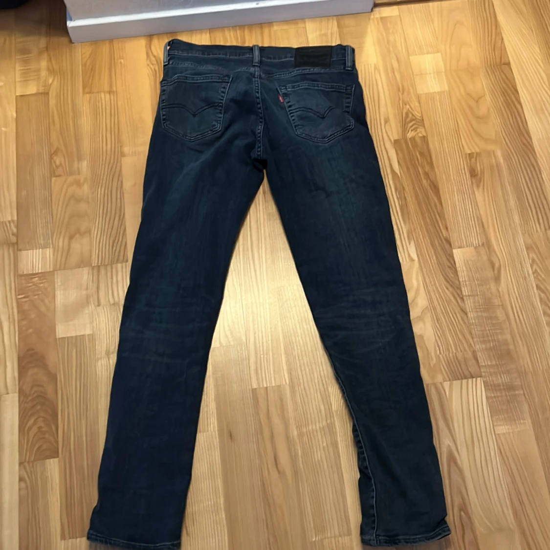Mörkblå jeans från Levi's