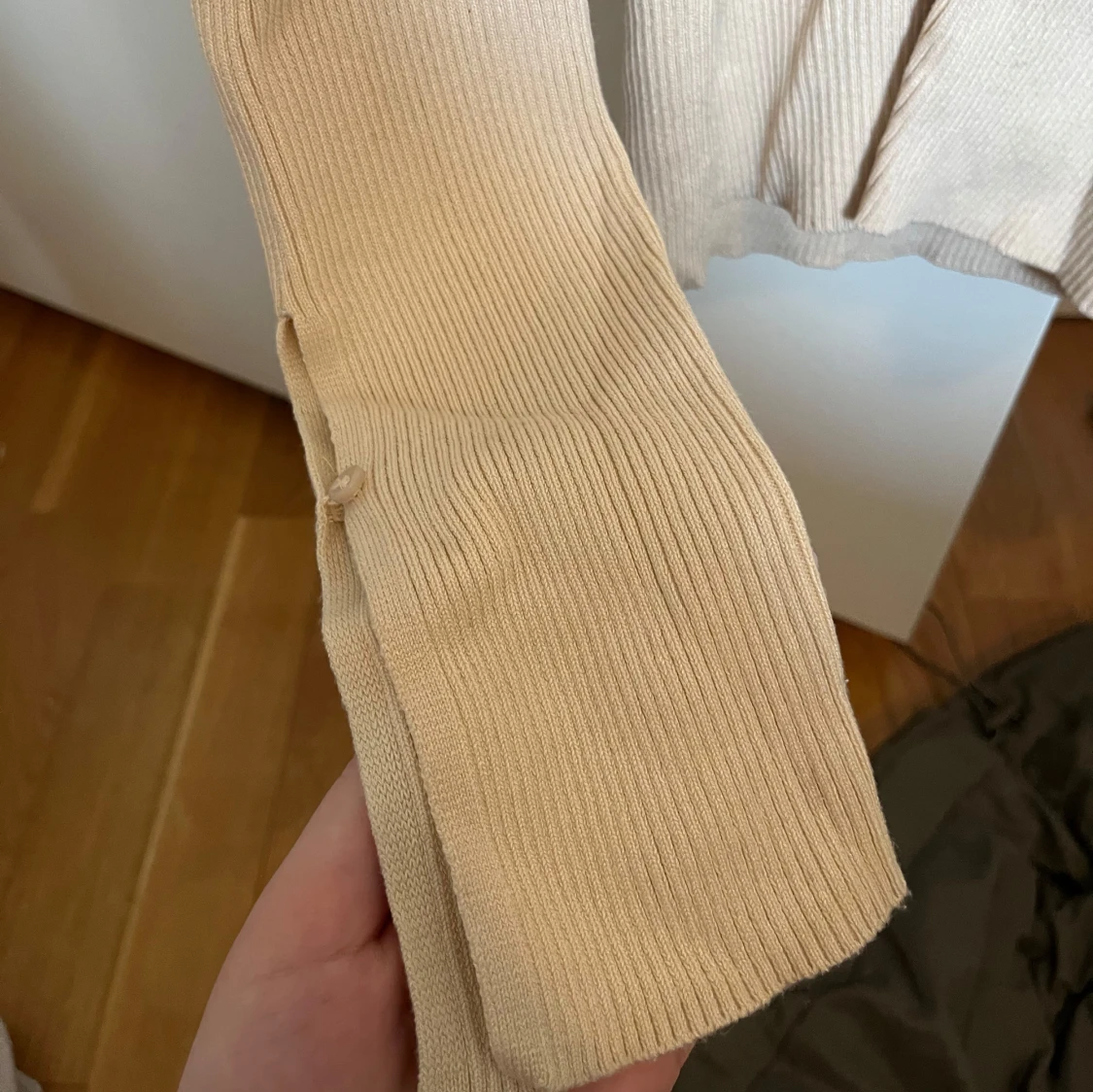 Beige ribbad tröja från Gina Tricot - 2