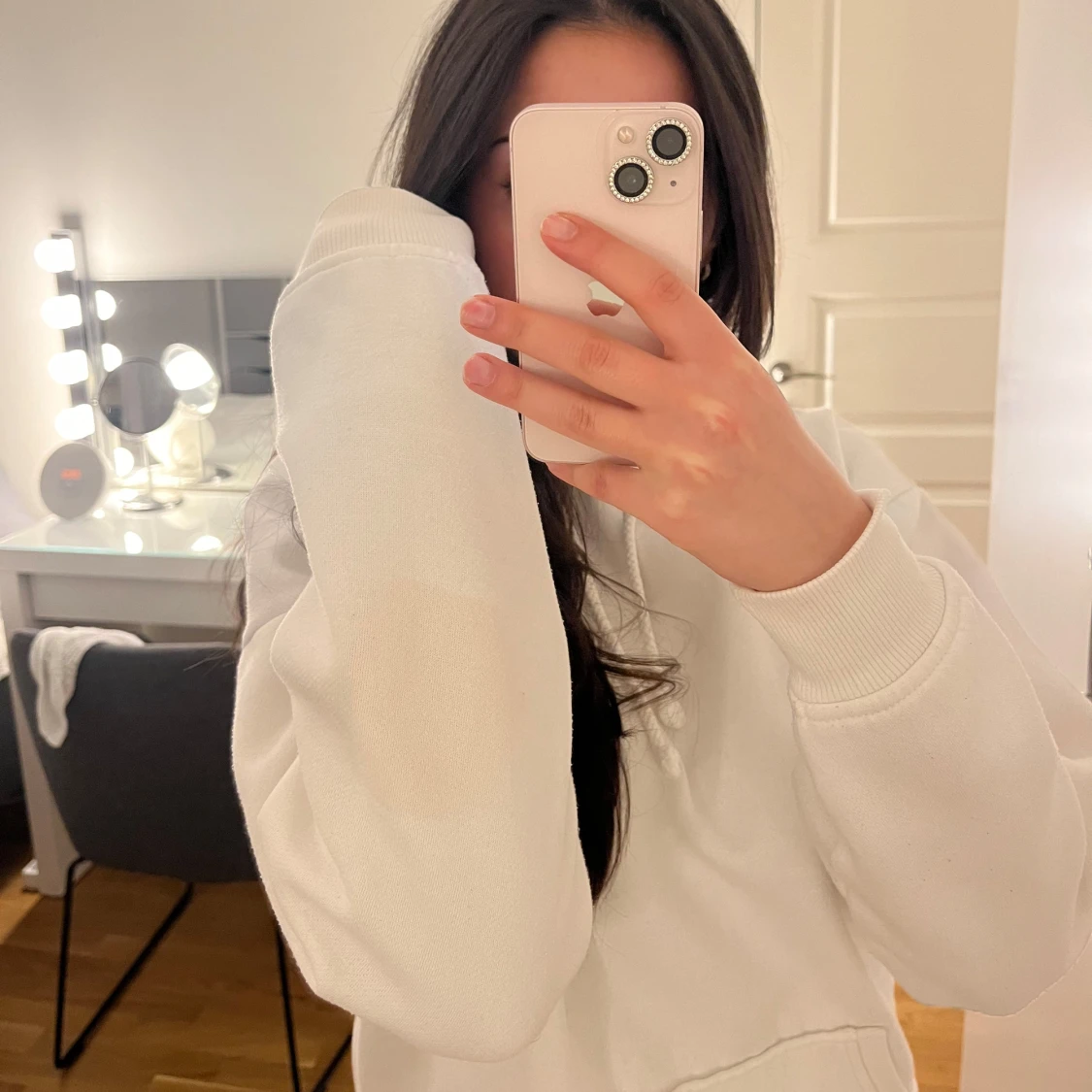 Vit hoodie från bikbok - 1