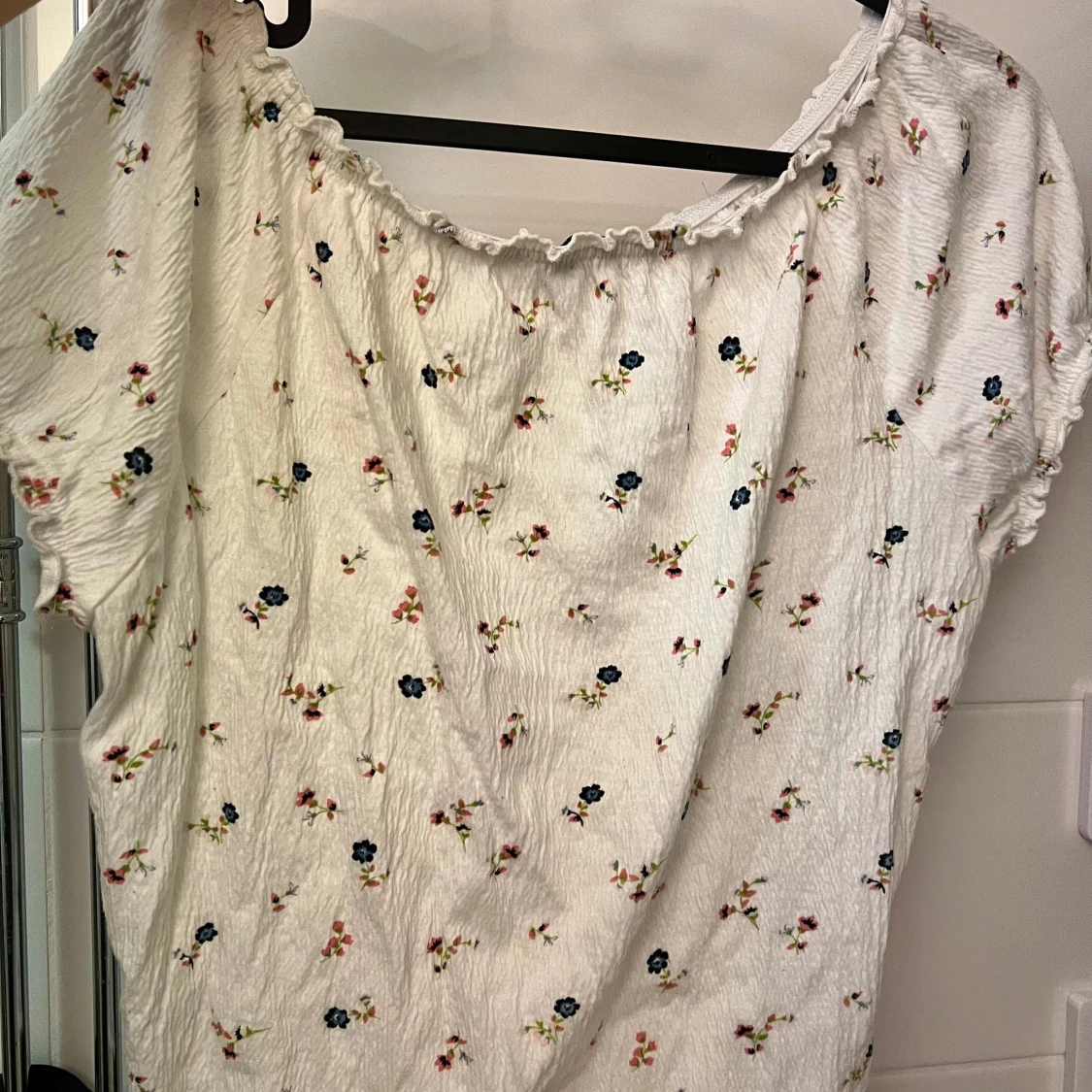 Blommig offshoulder blus - 1