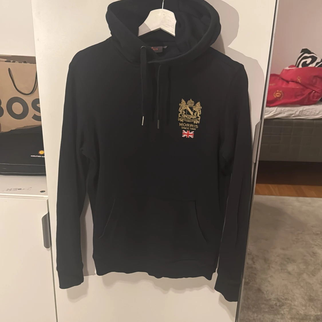 Svart hoodie från Morris