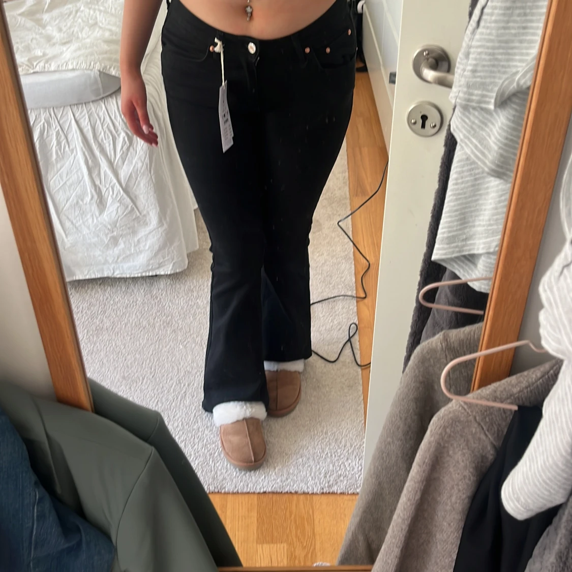 Svarta bootcut jeans - 2