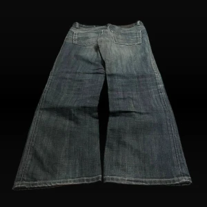 2000s archive washed denim jeans - W32 Mått: längd-105 höft-43 front rise-29 lår-30 väldigt cool färg, inga defekter DM FÖR MER INFO