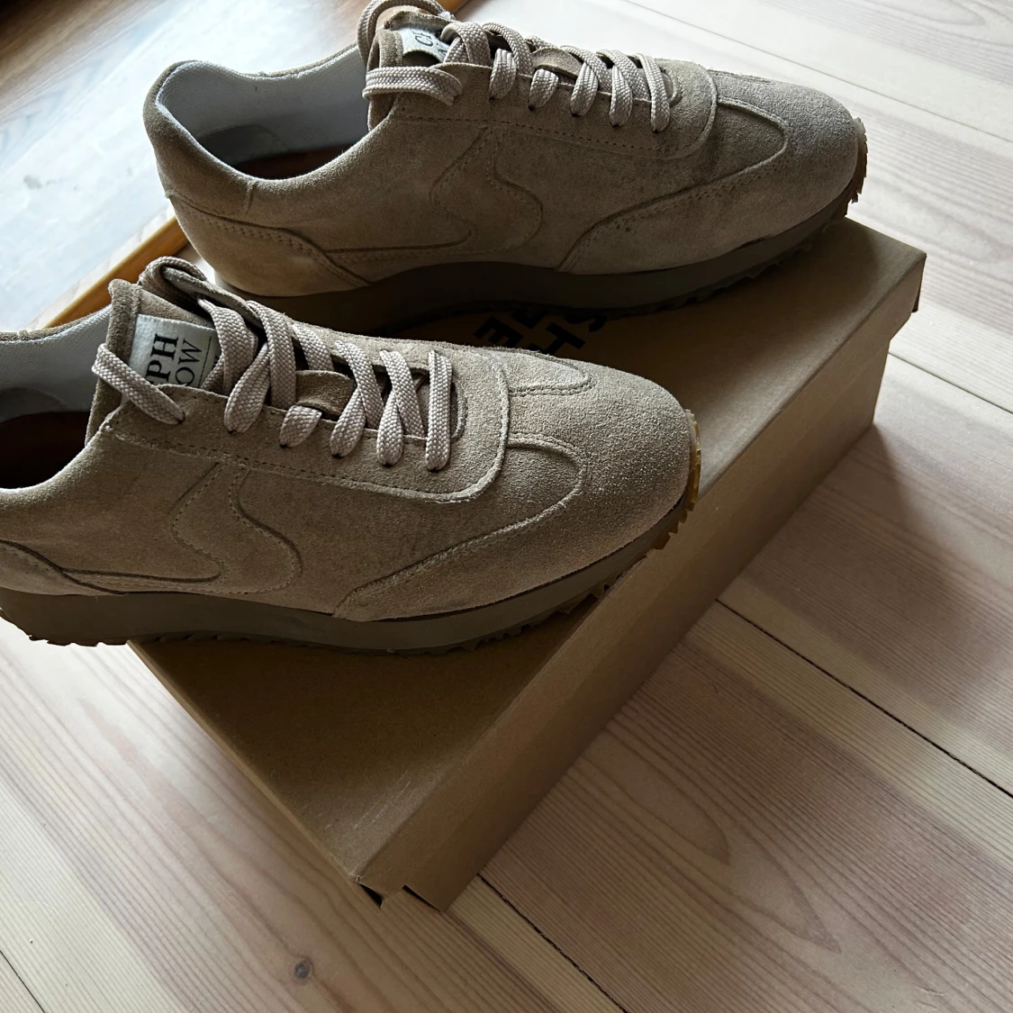 Beige sneakers i mocka Shoe Biz Copenhagen - 1