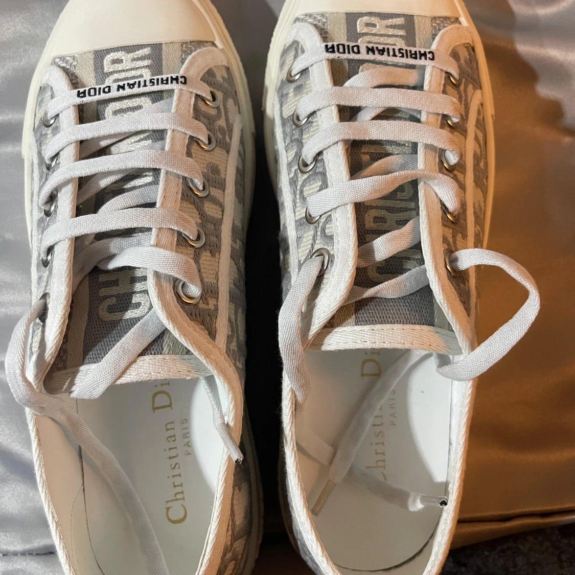 Grå sneakers från Christian Dior - 1