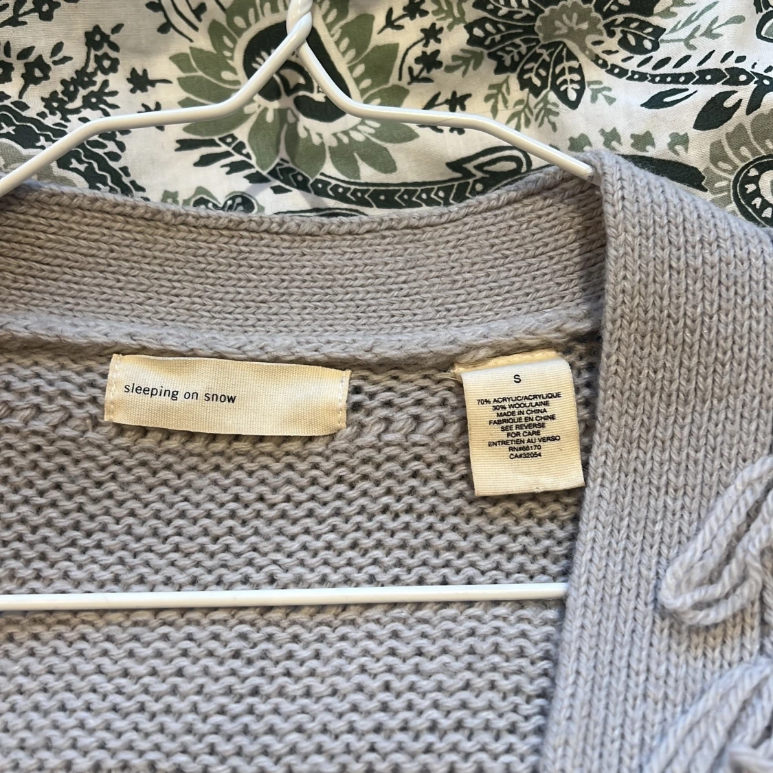 Grå stickad väst från Sleeping on Snow - 3