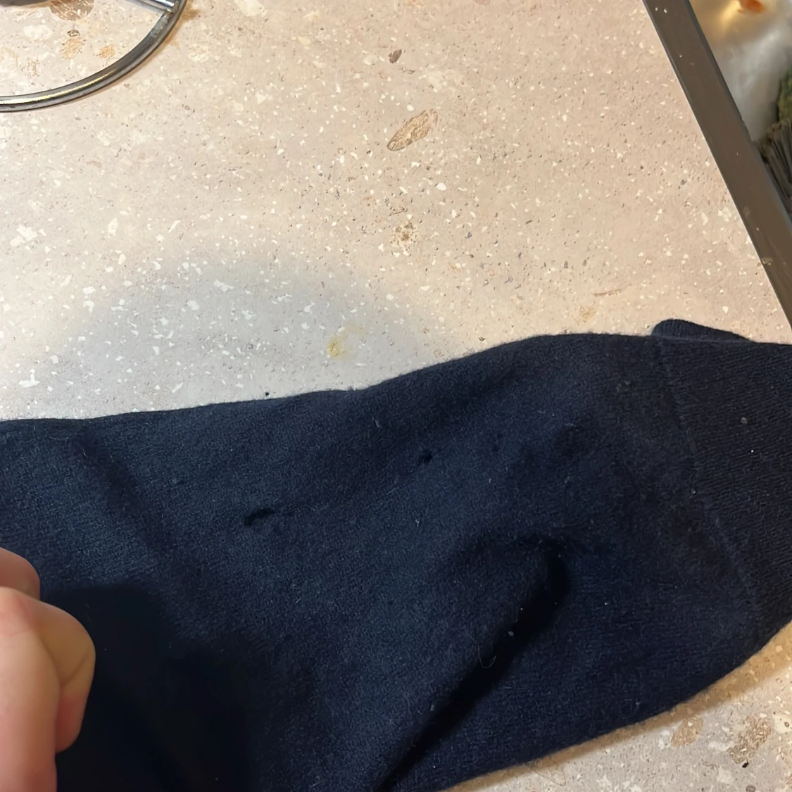 Svart kashmir hoodie från J.Crew - 4