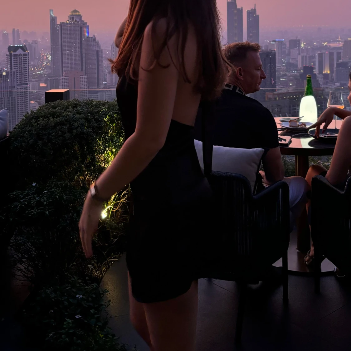 Svart cocktail klänning - 1