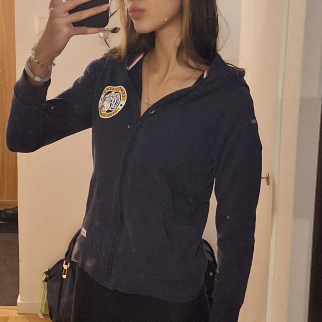 Mörkblå hoodie med dragkedja - 1