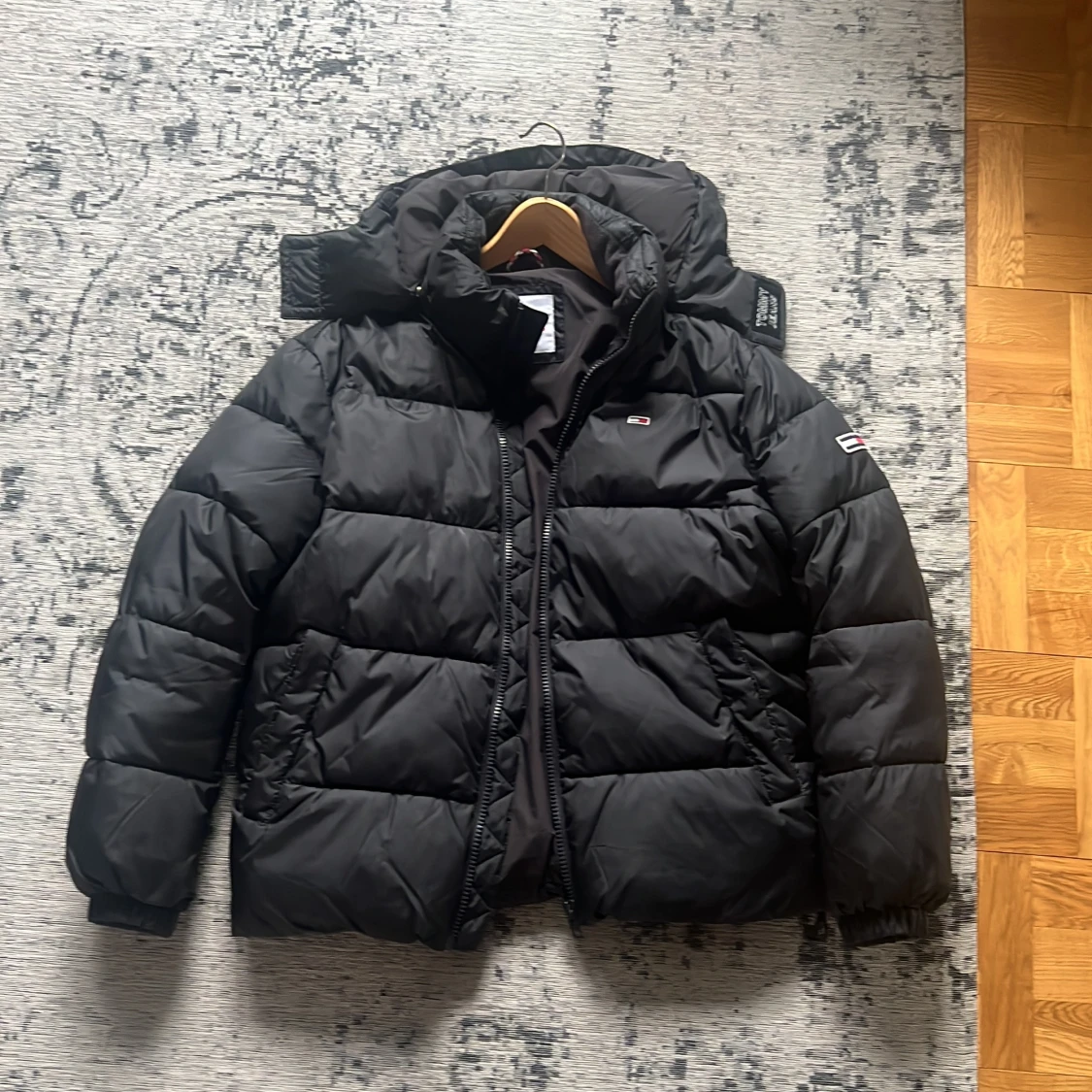 Svart pufferjacka från Tommy Jeans