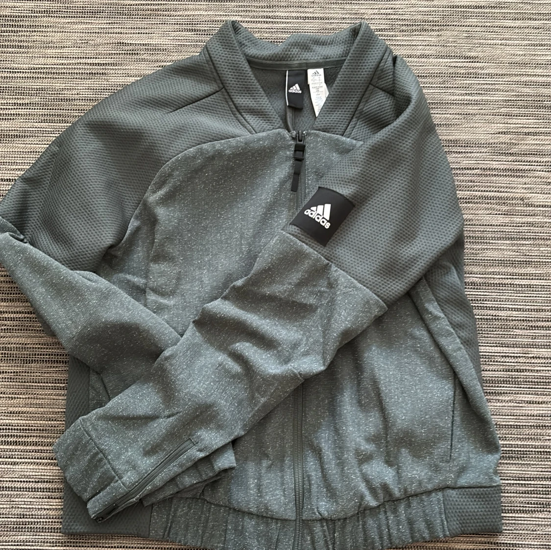 Grå träningsjacka från Adidas - 1