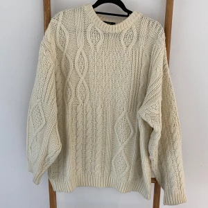 VAGABOND stickad tröja - Jättefin kvalitetströja från Vagabond, crèmevit färg  Storlek XL