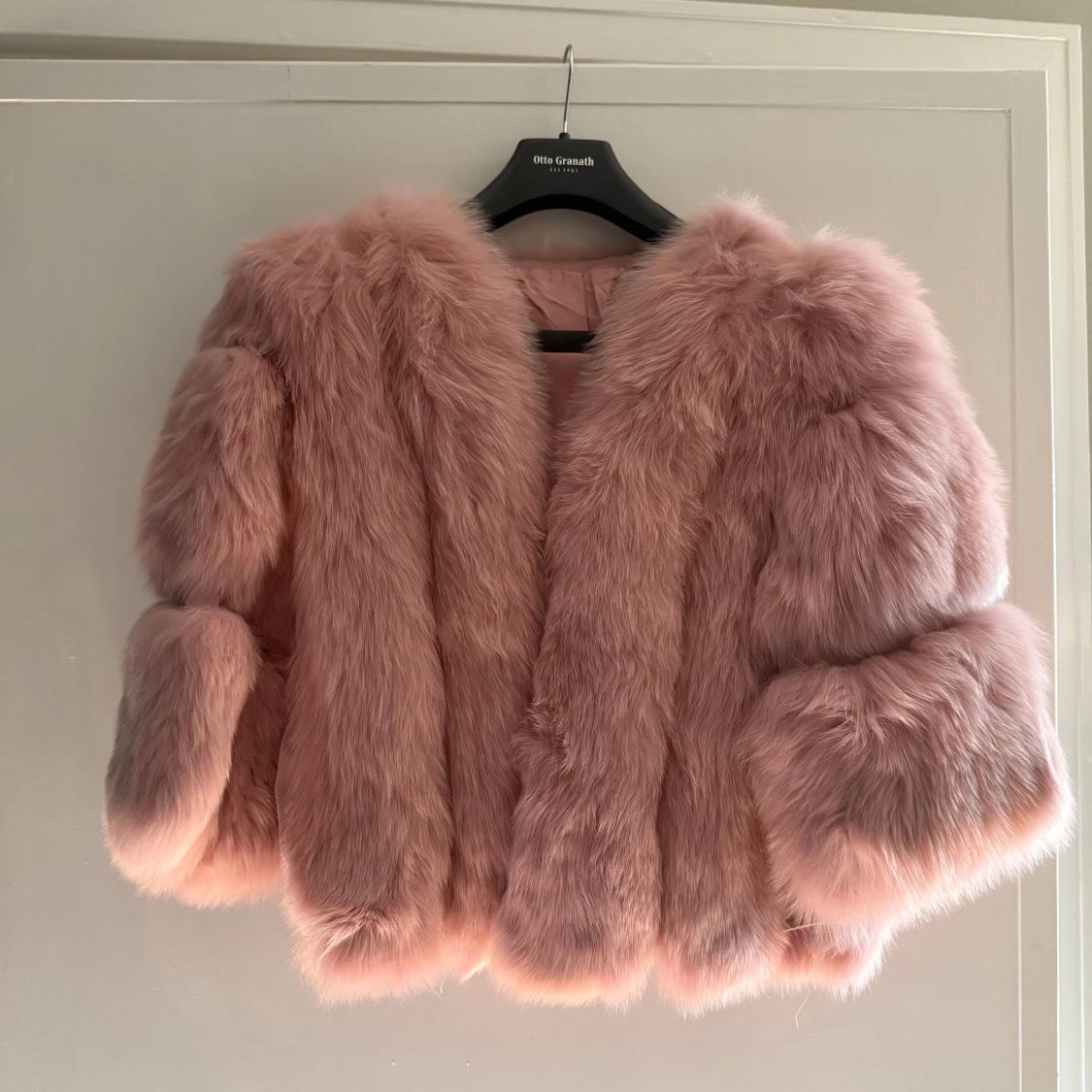 Rosa pälsjacka från Saga Furs
