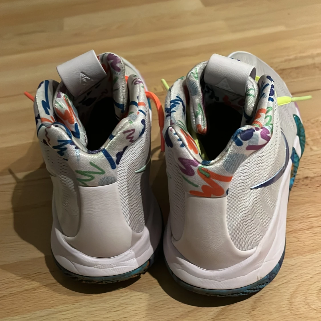 Färgglada sneakers från Nike - 1